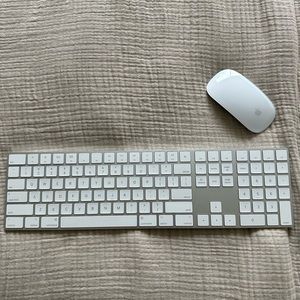 Apple Magic Keyboard & Magic Mouse